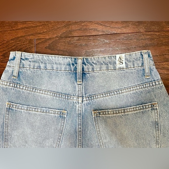 Altar’d State Ceros Slim Tapered Distressed Light Blue Denim Jeans NWOT 26 - Picture 6 of 9